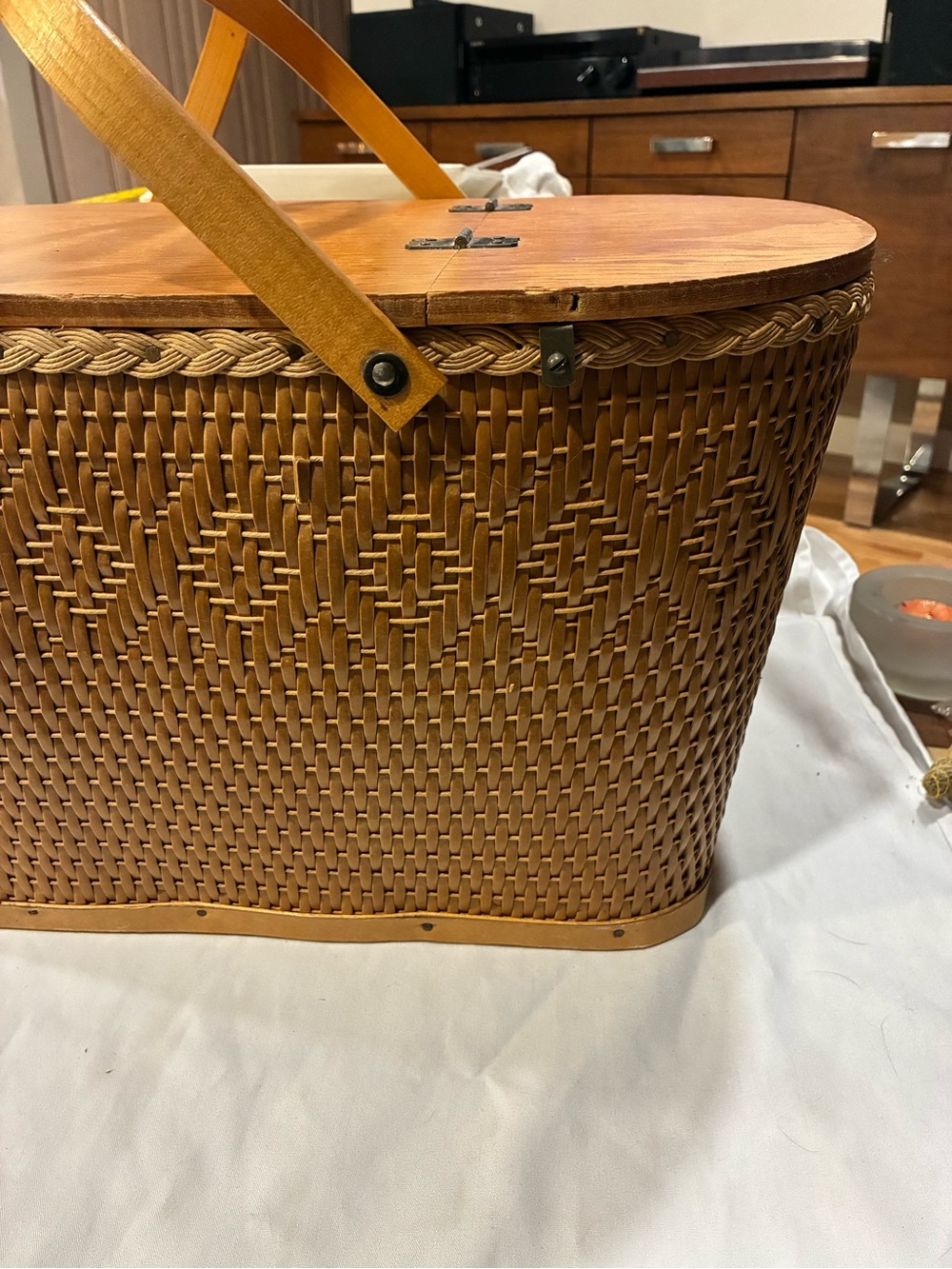 Red Man Wicker Woven Picnic Basket Insert Hinged Lid Large Swing Handles Woven